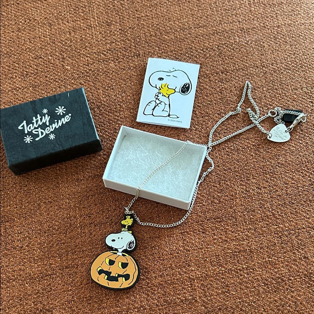 Tatty Divine Silver Snoopy & Pumpkin Necklace